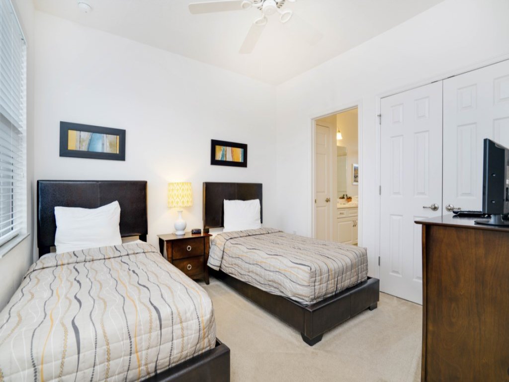 Beautiful 4 Bedroom Home Near Disney! Vacation Rental in Davenport - RedAwning