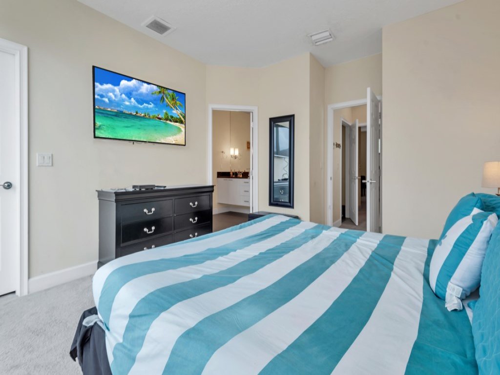 Serenity 3 Bed Townhome  Vacation Rental in Clermont - RedAwning