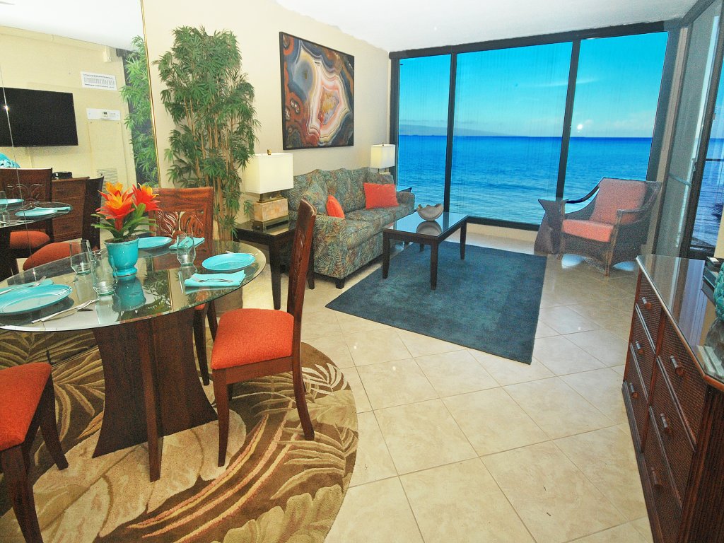 Mahana 604 Oceanfront 1BD/1BA Vacation Rental in Lahaina - RedAwning
