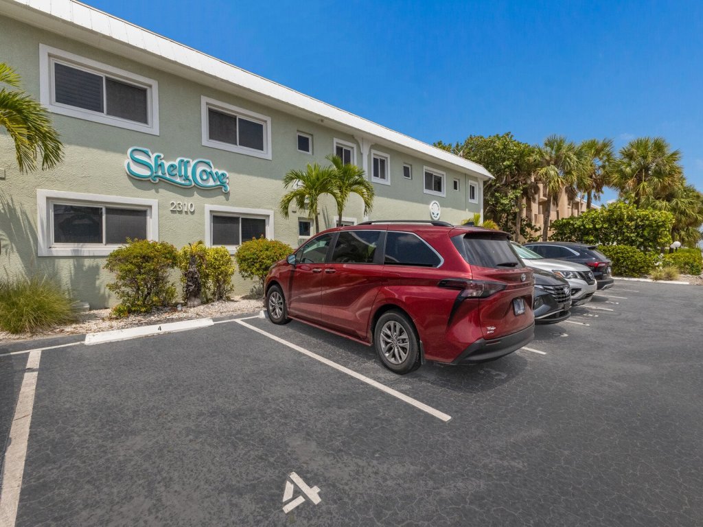 Shell Cove 106 Vacation Rental in Bradenton Beach - RedAwning
