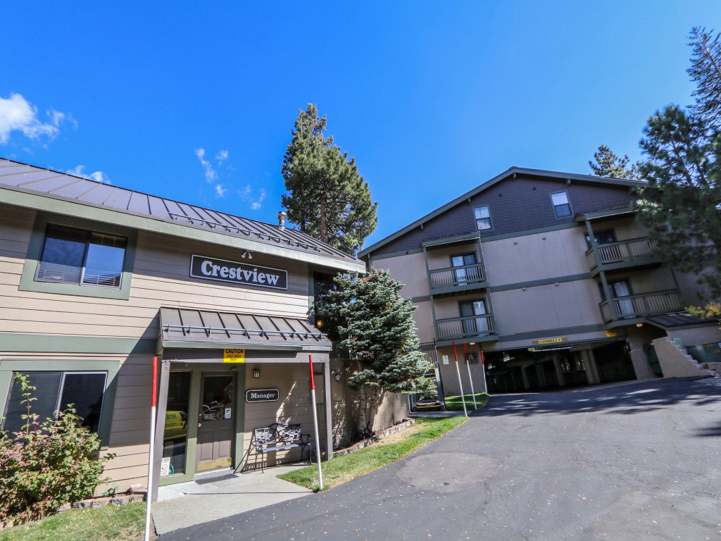 Crestview 25 Convenient Location near the Village and Lifts, Pet-Friendly Vacation Rental in Mammoth Lakes - RedAwning