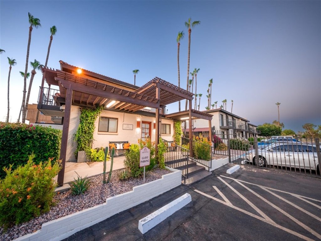 240 Vacation Rental in Scottsdale - RedAwning