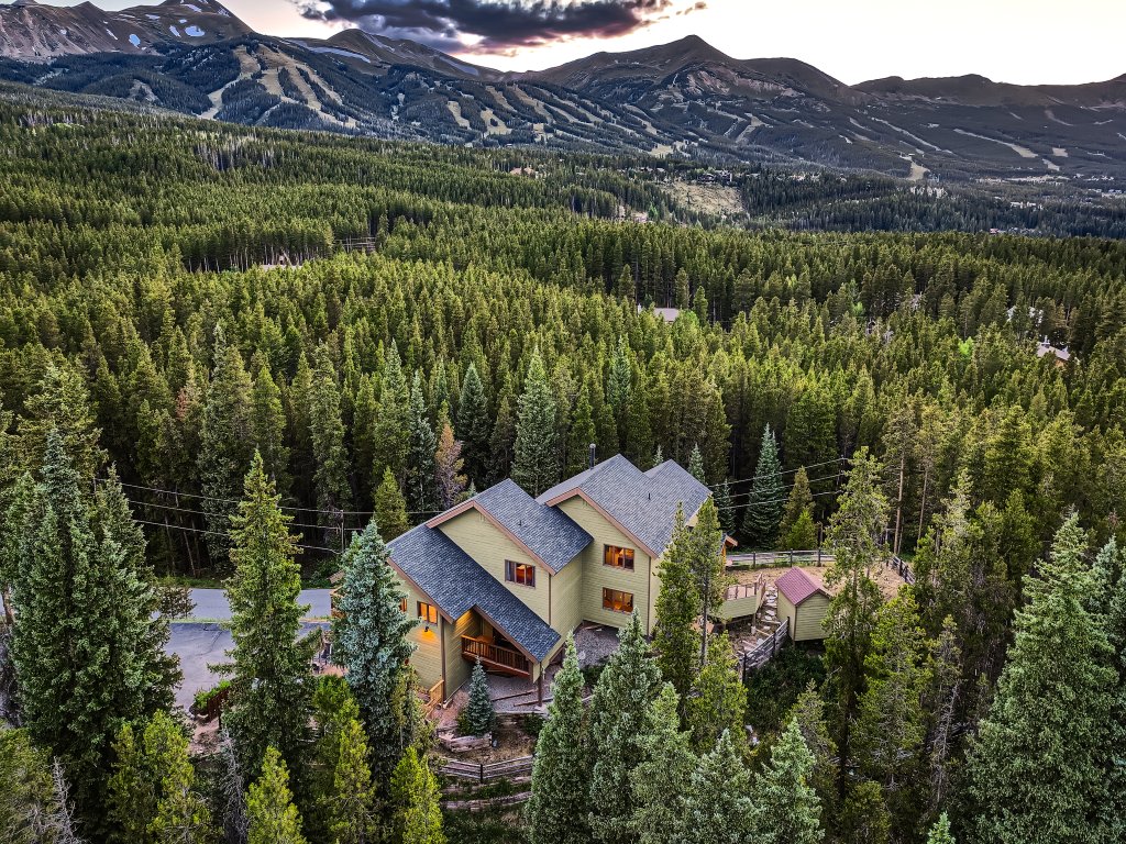 Moose Hill Lodge Vacation Rental in Breckenridge - RedAwning