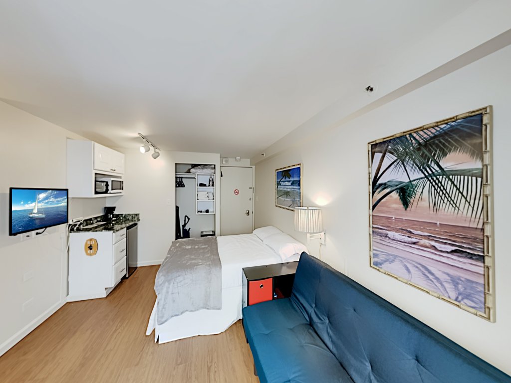Cozy Kuhio Village Studio Vacation Rental in Honolulu - RedAwning