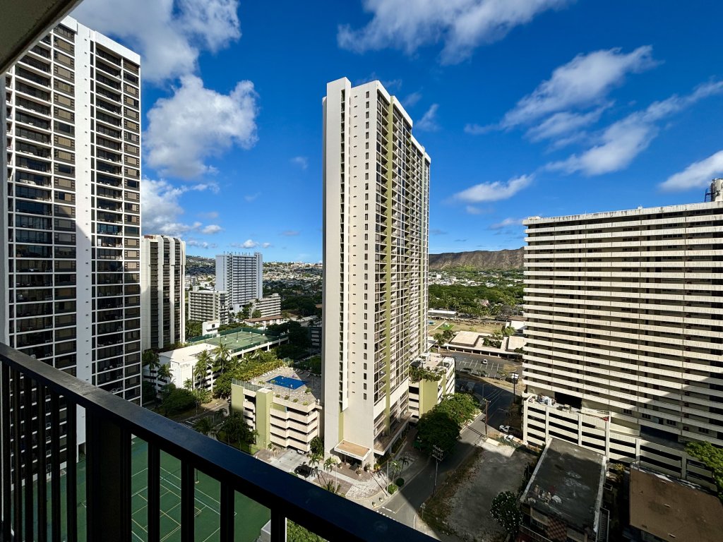 Welcoming Waikiki Banyan 1-Bedroom Vacation Rental in Honolulu - RedAwning