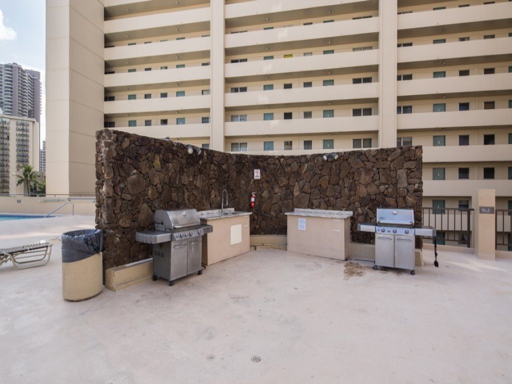 Humble Hawaiian Monarch Studio Vacation Rental in Honolulu - RedAwning