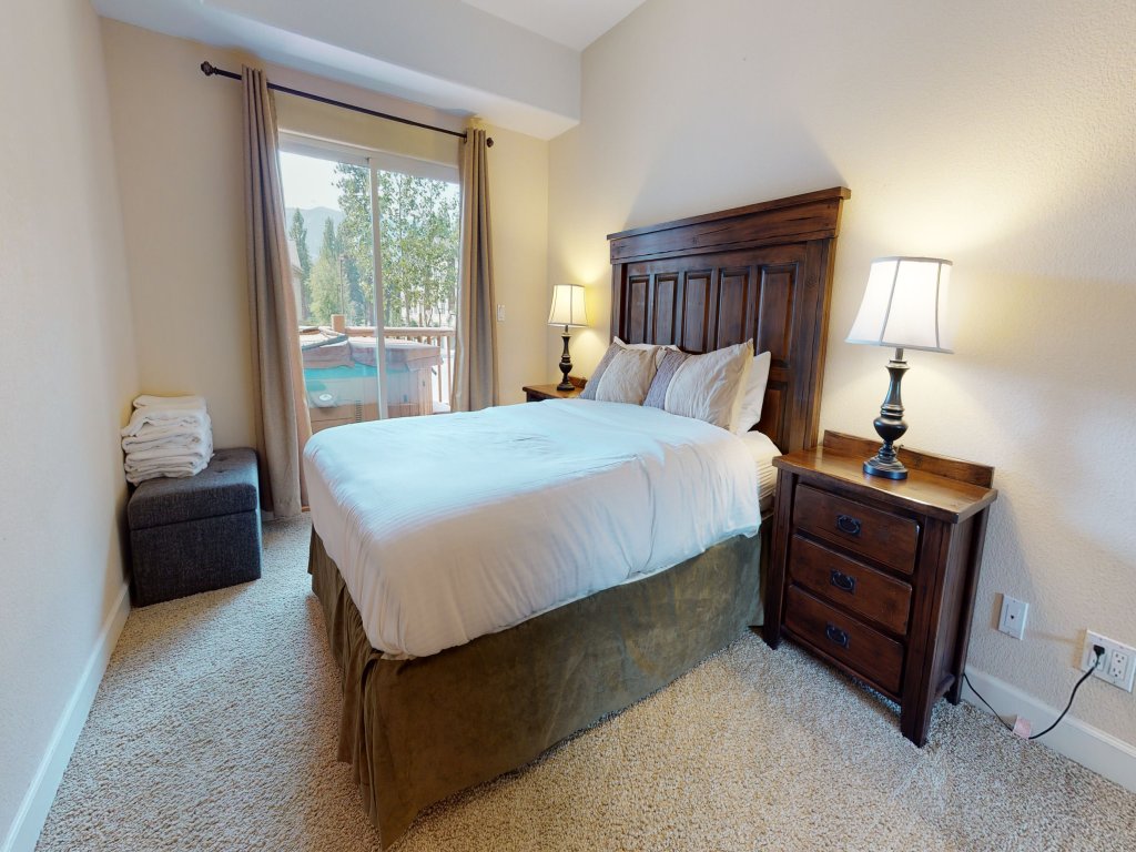 Mammoth Gateway Village 7 Pet-Friendly, Mountain Modern with Private Jacuzzi and 2 Car Garage Vacation Rental in Mammoth Lakes - RedAwning