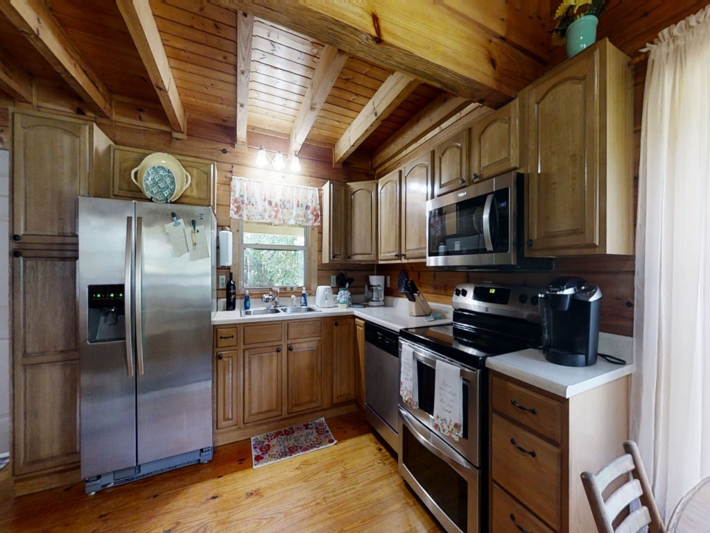 Yellow Cabin on the River Vacation Rental in Tennessee - RedAwning