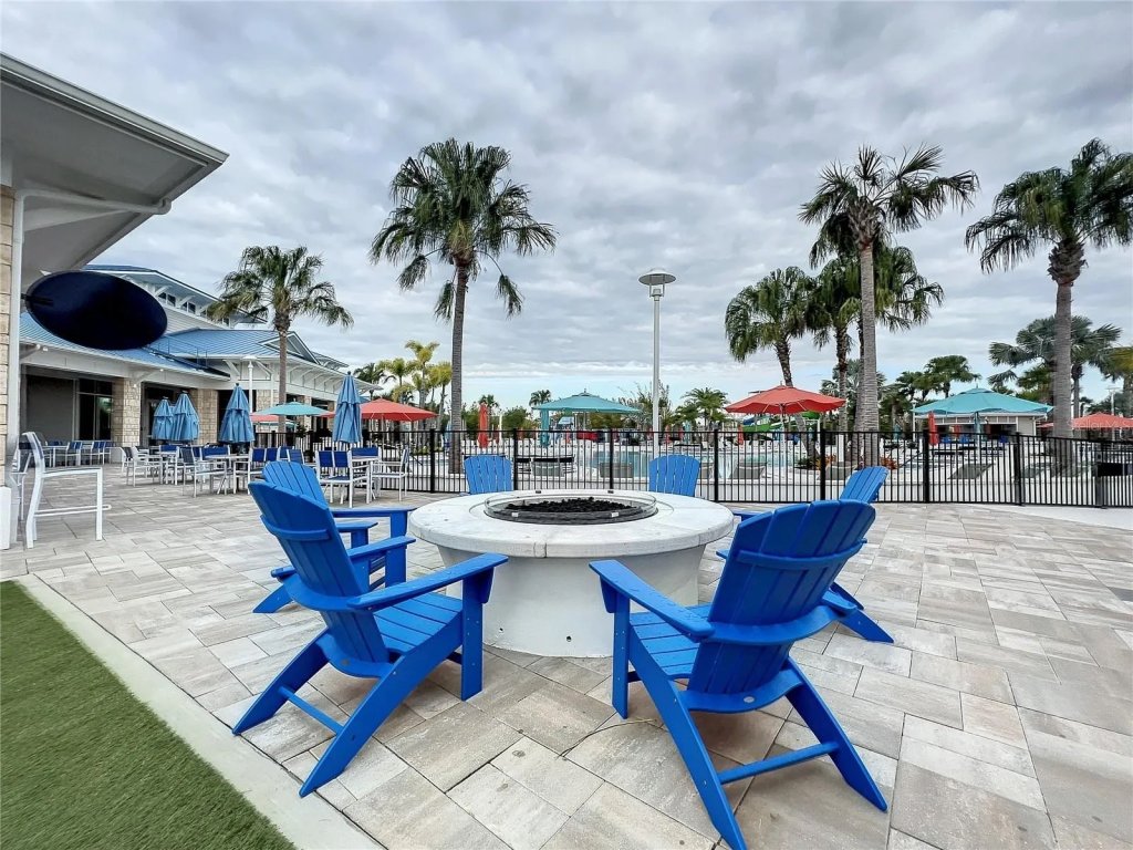 2127LC- Windsor Island Resort Vacation Rental in Davenport - RedAwning