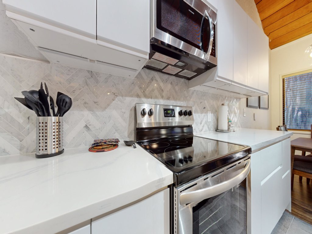 Bigwood 63 Cozy Mountain Home, 1 Car Garage, Close to Eagle Lodge Vacation Rental in Mammoth Lakes - RedAwning