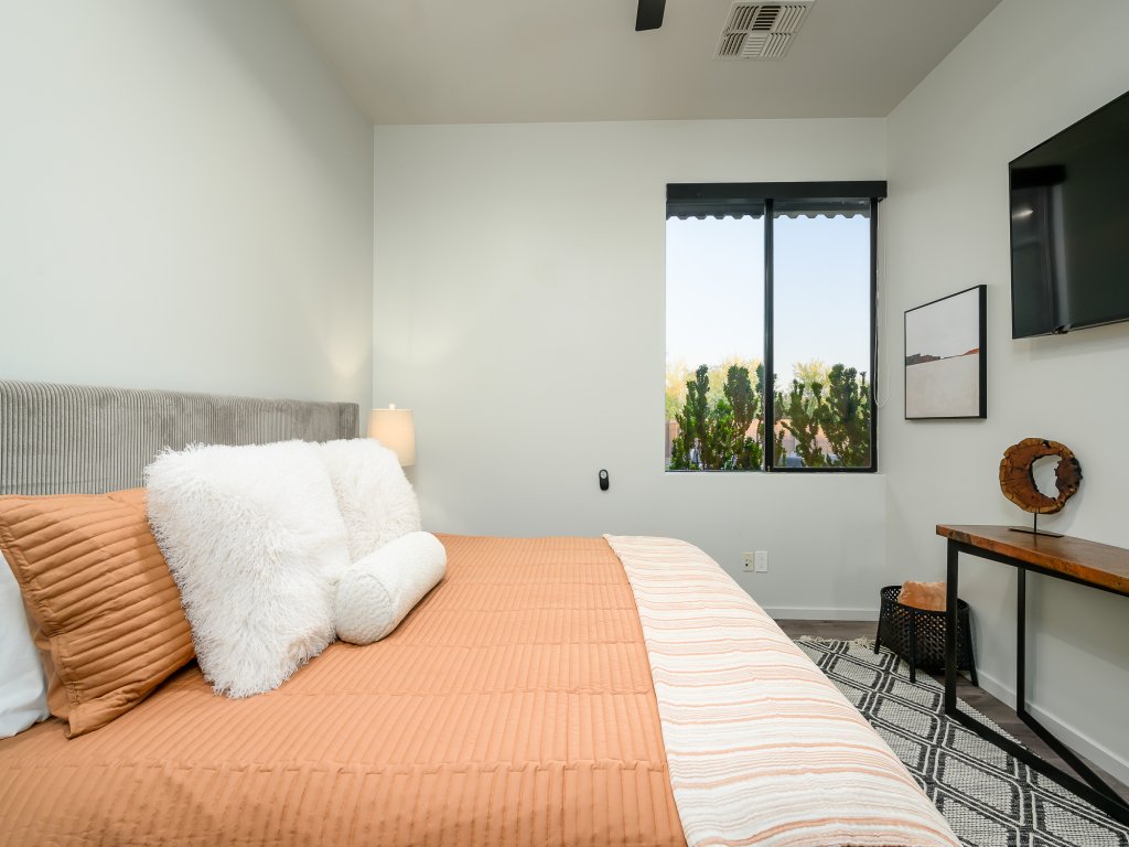Lone Mountain Vacation Rental in Cave Creek - RedAwning