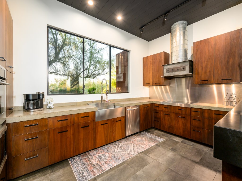 Lone Mountain Vacation Rental in Cave Creek - RedAwning