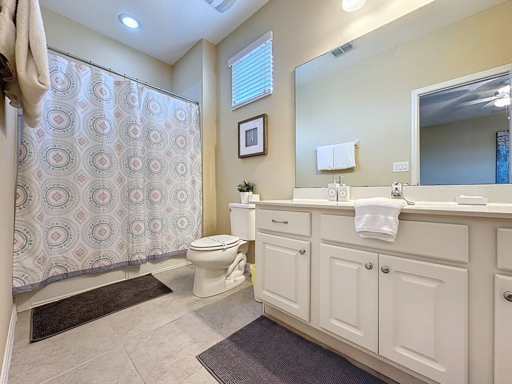 Veranda Home, 8br, 6 en-suites, Lake View,POOL/SPA Vacation Rental in Kissimmee - RedAwning