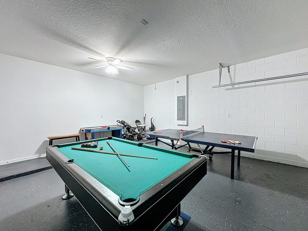Veranda Home, 8br, 6 en-suites, Lake View,POOL/SPA Vacation Rental in Kissimmee - RedAwning