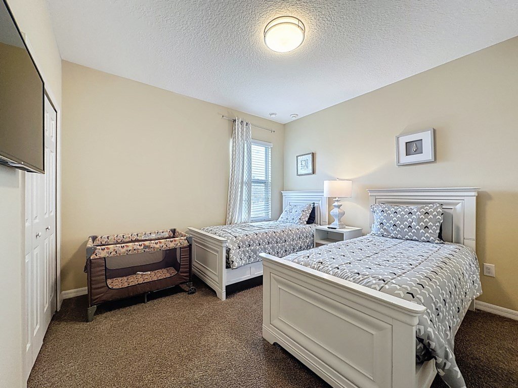 Veranda Home, 8br, 6 en-suites, Lake View,POOL/SPA Vacation Rental in Kissimmee - RedAwning