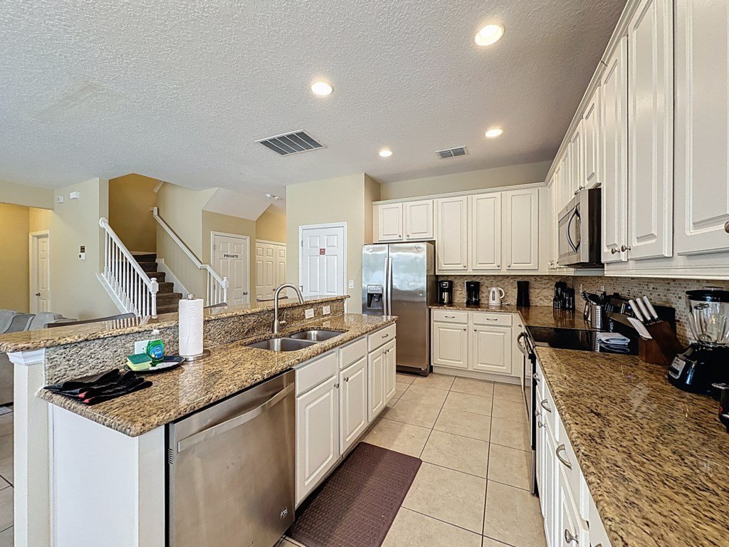 Veranda Home, 8br, 6 en-suites, Lake View,POOL/SPA Vacation Rental in Kissimmee - RedAwning