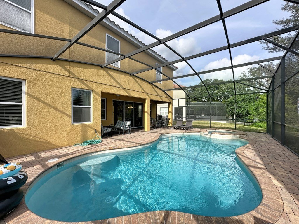 Veranda Home, 8br, 6 en-suites, Lake View,POOL/SPA Vacation Rental in Kissimmee - RedAwning