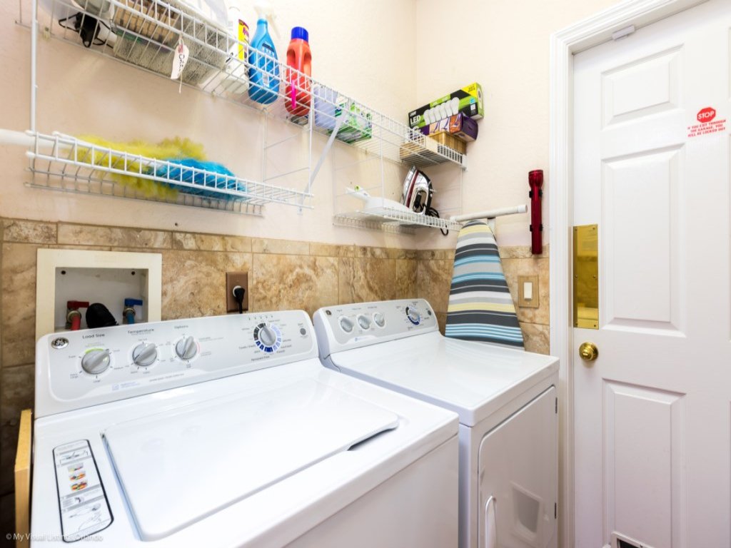 "Southern Charm" 4 Bed & 2 bath Private Pool Home Vacation Rental in Davenport - RedAwning