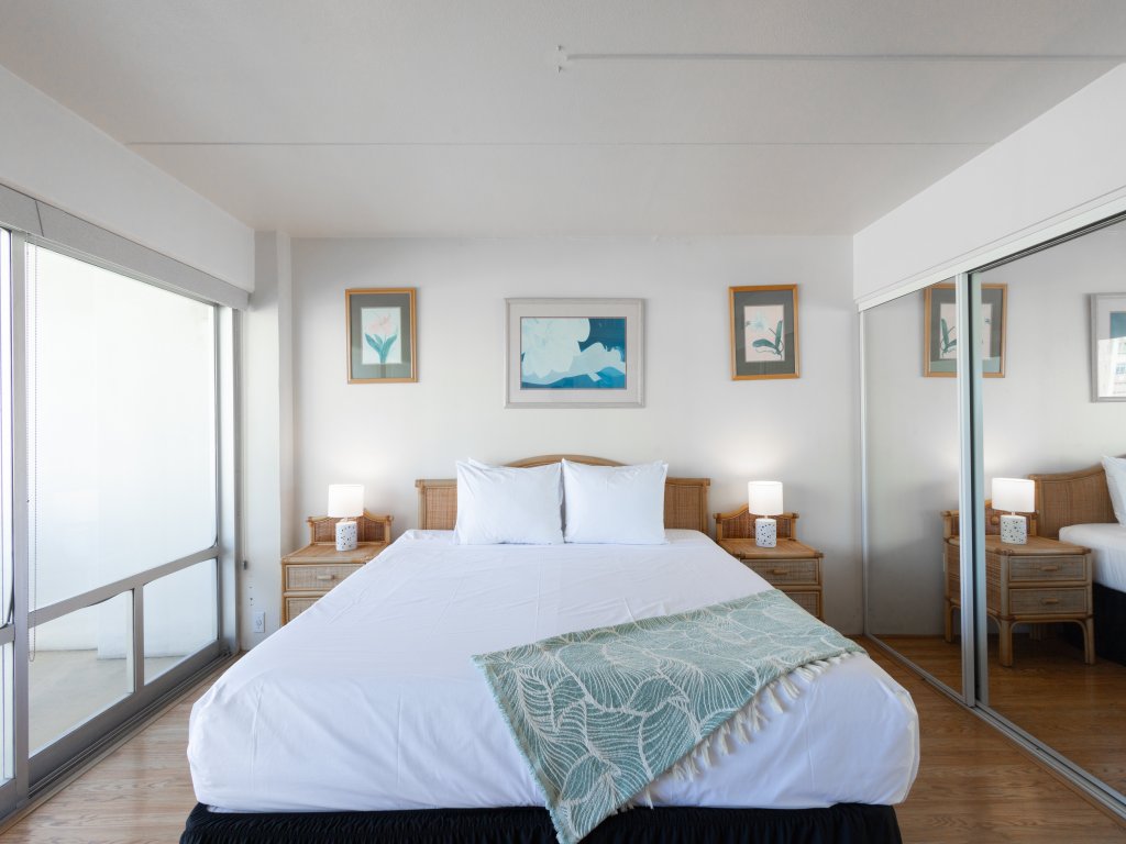 Ilikai Tower 1538 Vacation Rental in Honolulu - RedAwning