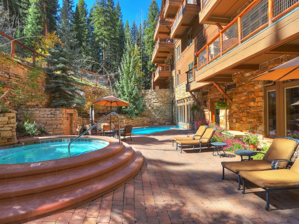 Hot Tub & Apres at River Run Village