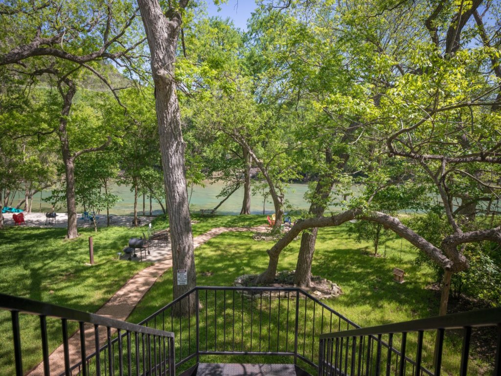 RR 1300 Hondo's River Haus  Vacation Rental in New Braunfels - RedAwning