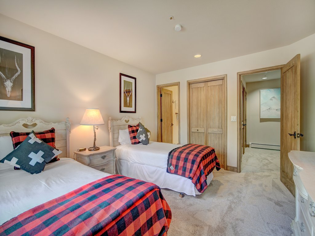 Luxury 4BR Pines Townhome amongst the peace and quiet Vacation Rental in Beaver Creek - RedAwning