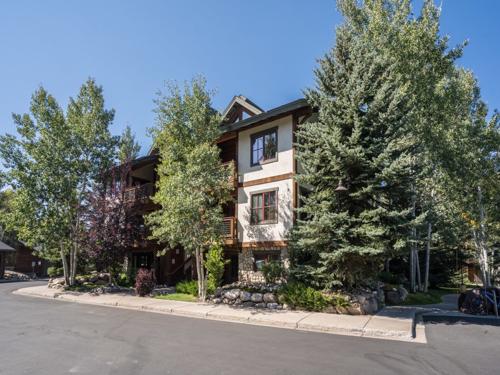 The Pines 202 Vacation Rental in Steamboat Springs - RedAwning