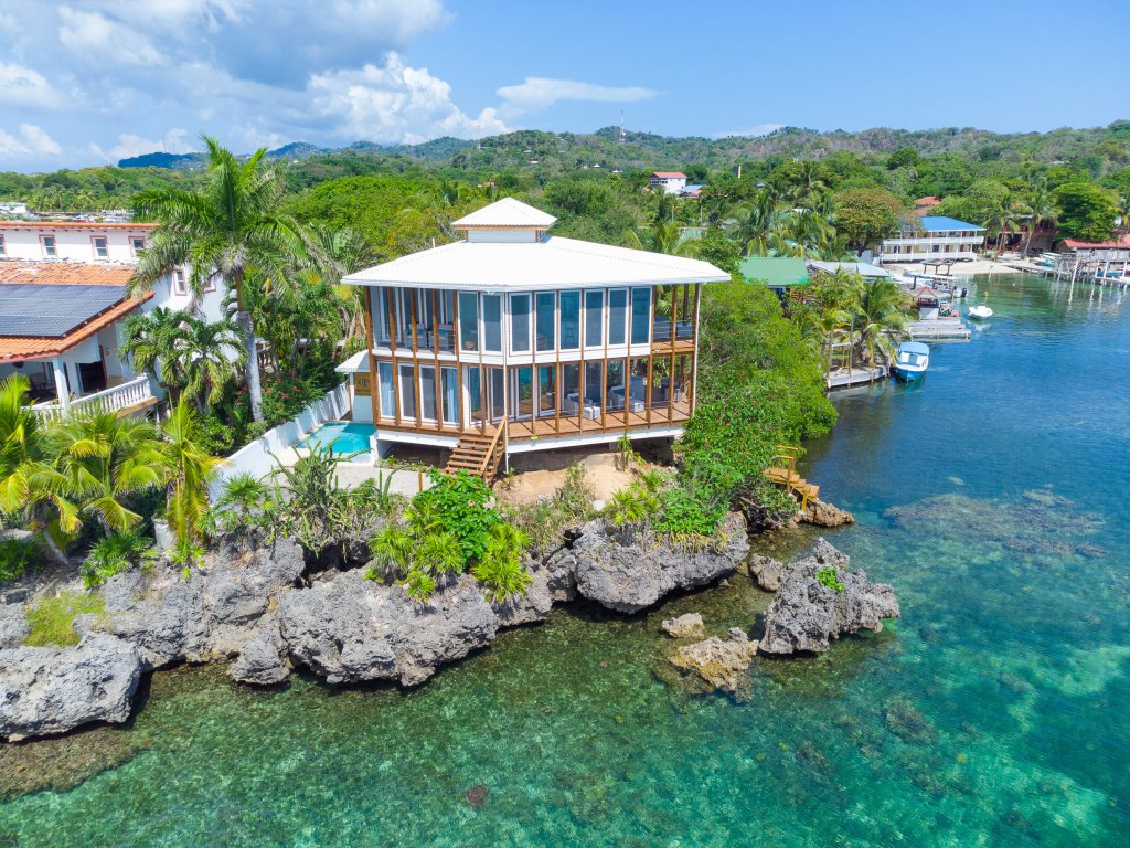 Villa Aire Agua Vacation Rental - RedAwning