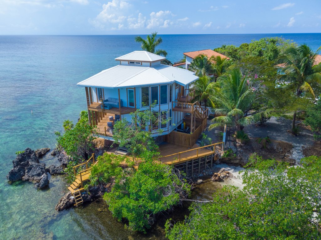 Villa Aire Agua Vacation Rental - RedAwning