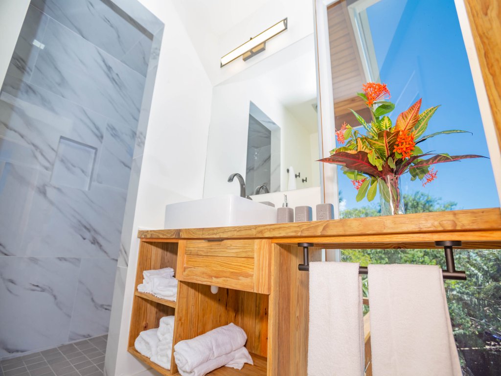 Villa Aire Agua Vacation Rental - RedAwning