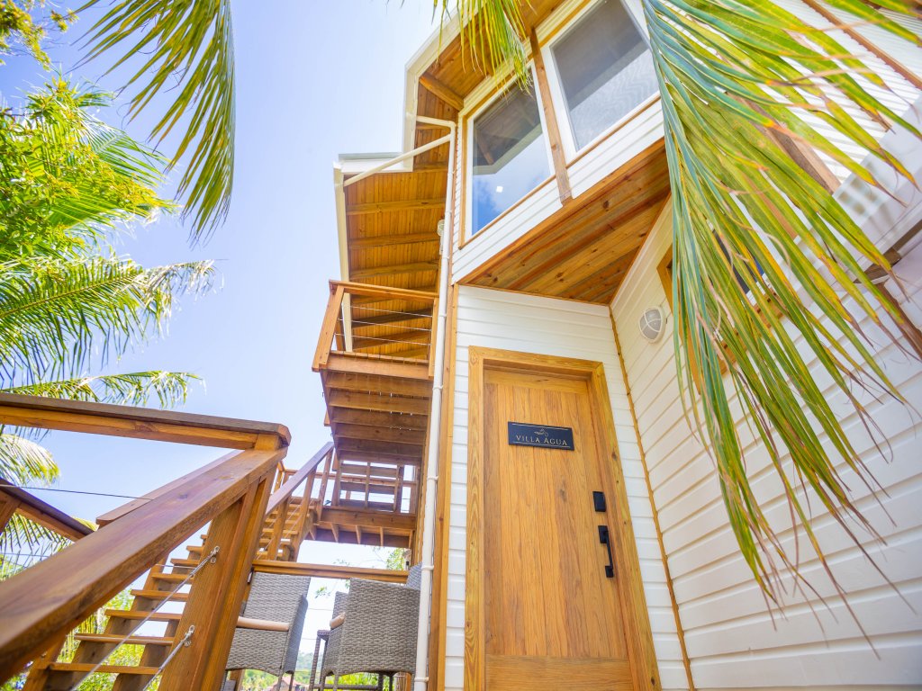 Villa Aire Agua Vacation Rental - RedAwning