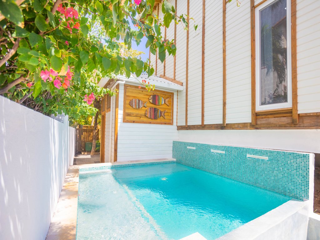 Villa Aire Agua Vacation Rental - RedAwning