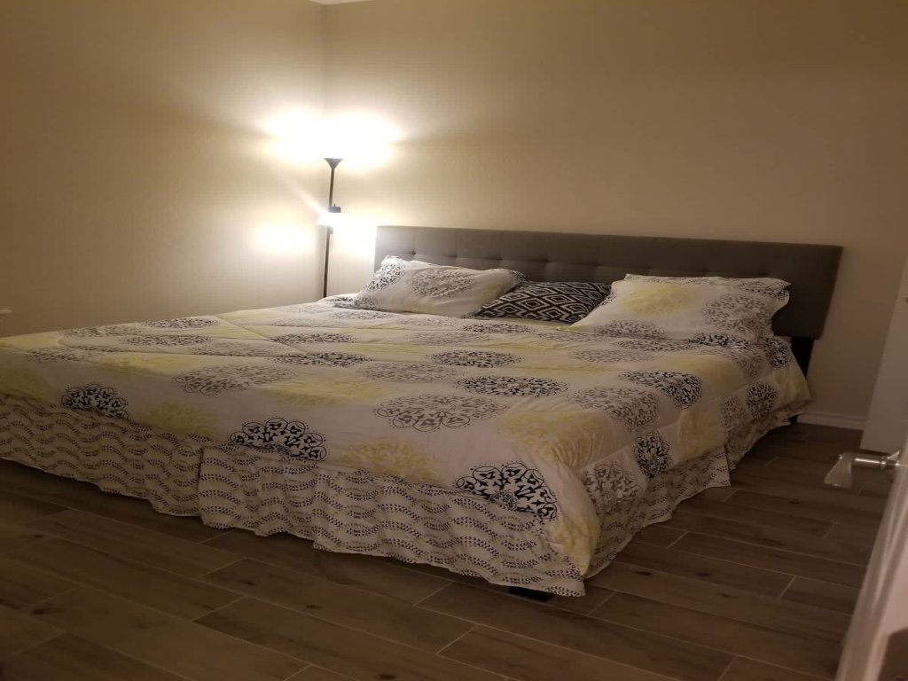 *Clean Pool Walk to Beach * Pet Ok *Ground Floor Vacation Rental in South Padre Island - RedAwning