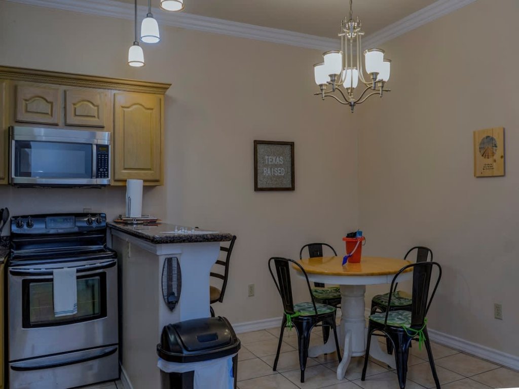 *Clean Pool Walk to Beach * Pet Ok *Ground Floor Vacation Rental in South Padre Island - RedAwning