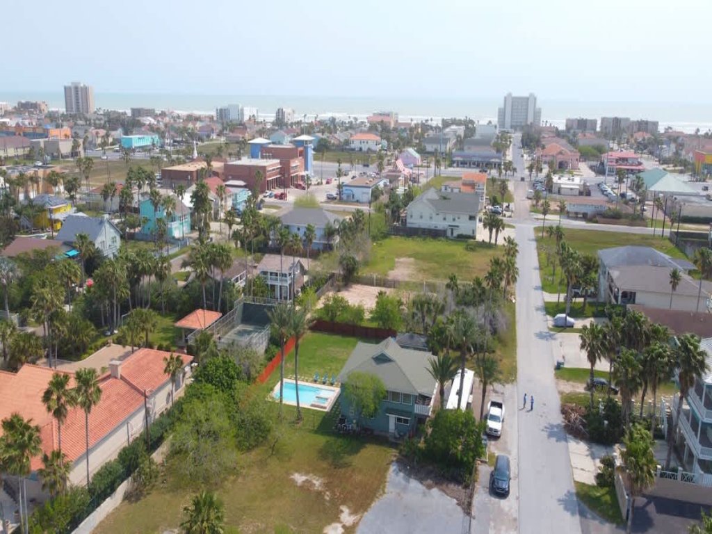 * Large Home Near Bay to Fish * New Pool Vacation Rental in South Padre Island - RedAwning