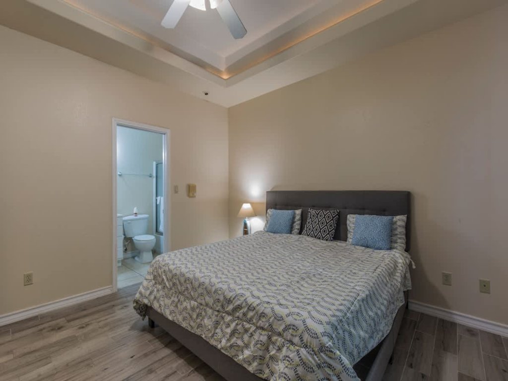 " Oversized 2 Bedroom " Modern " Pool Near Beach Vacation Rental in South Padre Island - RedAwning