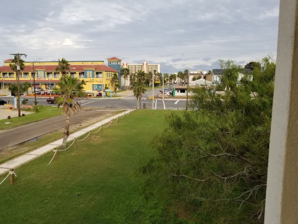 " Oversized 2 Bedroom " Modern " Pool Near Beach Vacation Rental in South Padre Island - RedAwning