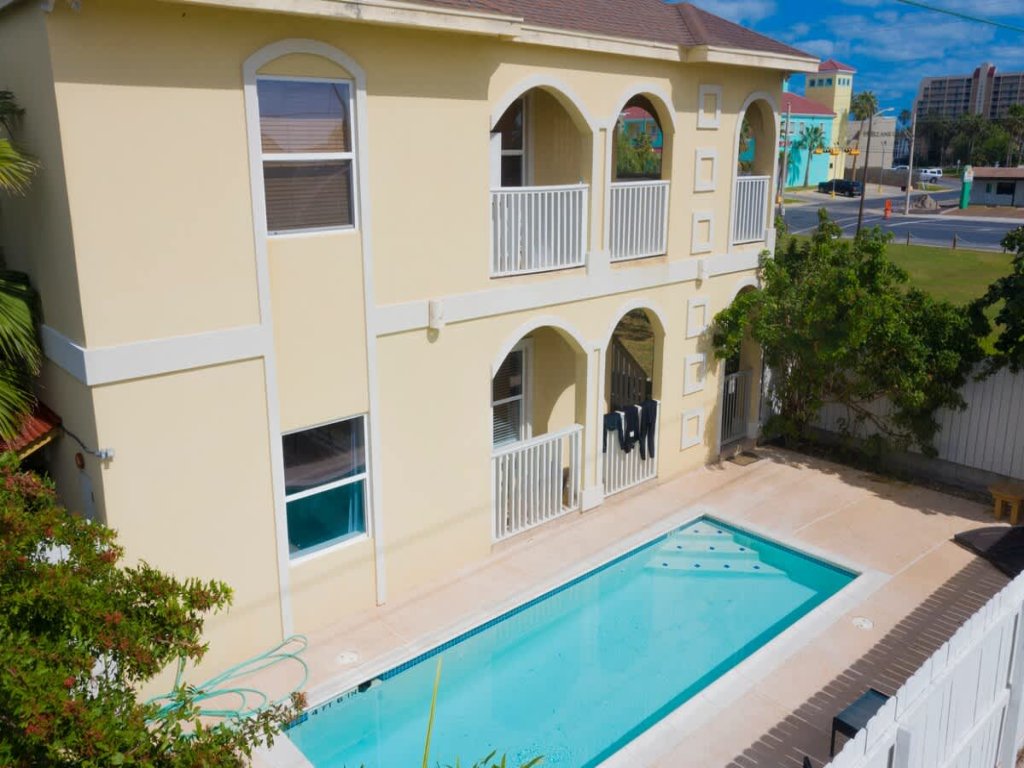 " Oversized 2 Bedroom " Modern " Pool Near Beach Vacation Rental in South Padre Island - RedAwning
