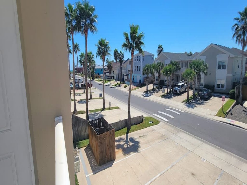 * Patio to Pool * Walk to Beach * Fresh Like New Vacation Rental in South Padre Island - RedAwning