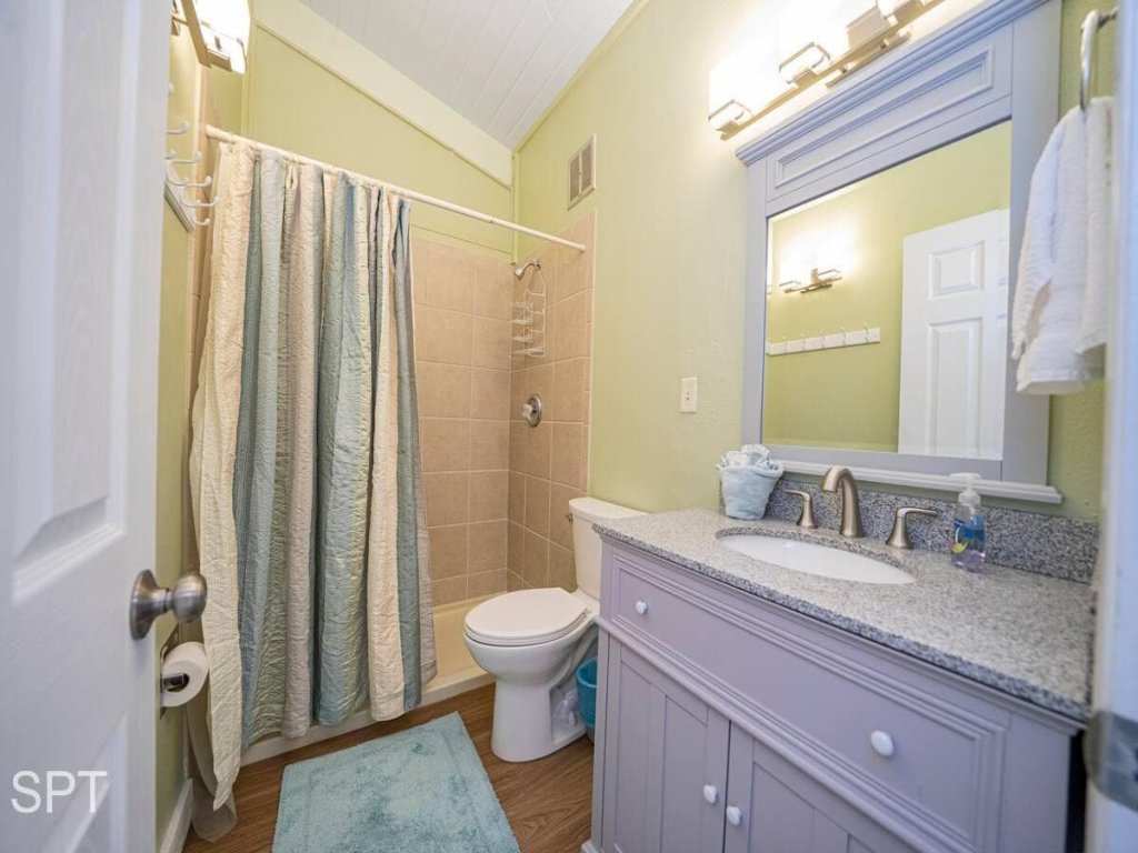 Warm Vibes " 5 mins to Beach " Cool Retro Feel Vacation Rental in South Padre Island - RedAwning