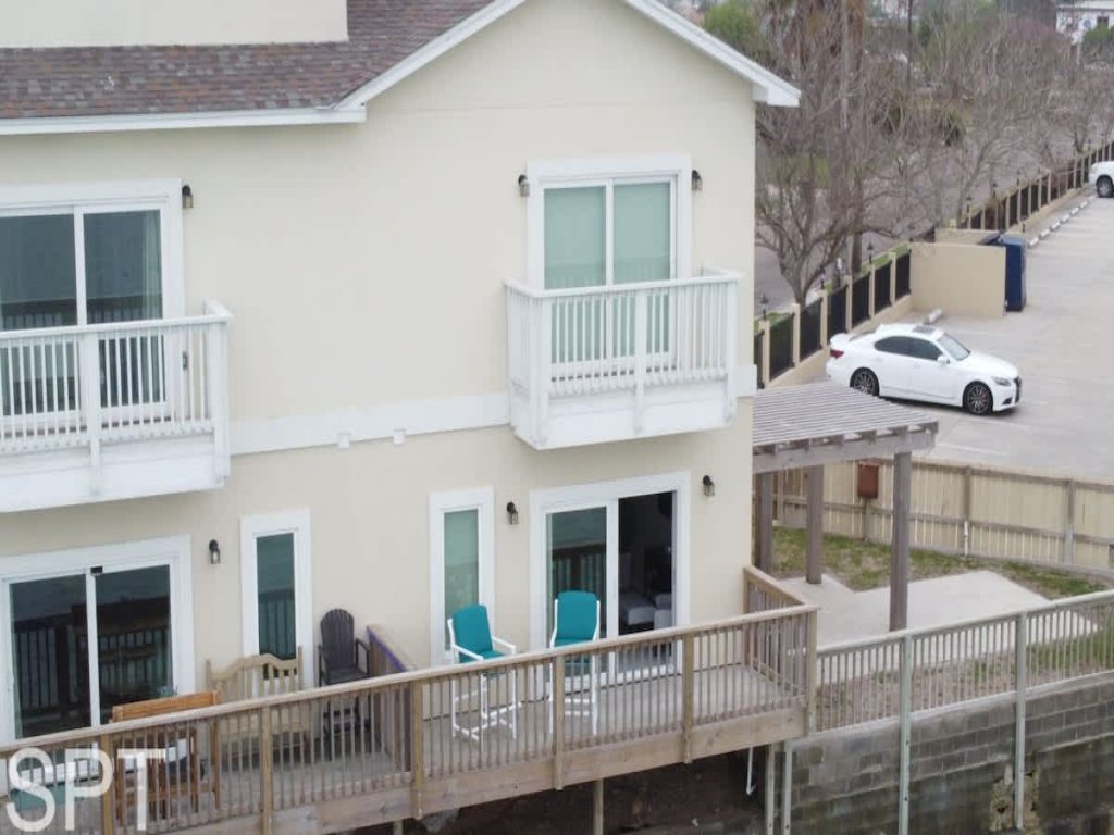 New Waterfront Bungalow " Fisherman's Paradise Vacation Rental in Port Isabel - RedAwning