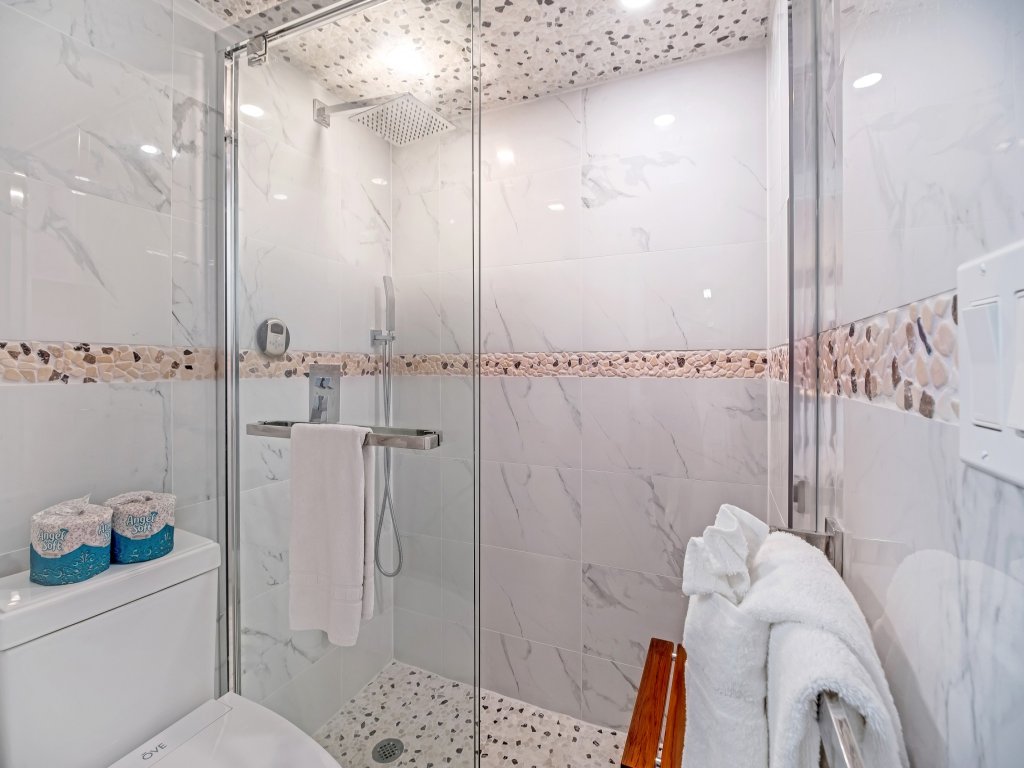Newly Remodeled - 30th Floor Suite with EPIC Mountain Views Vacation Rental in Honolulu - RedAwning