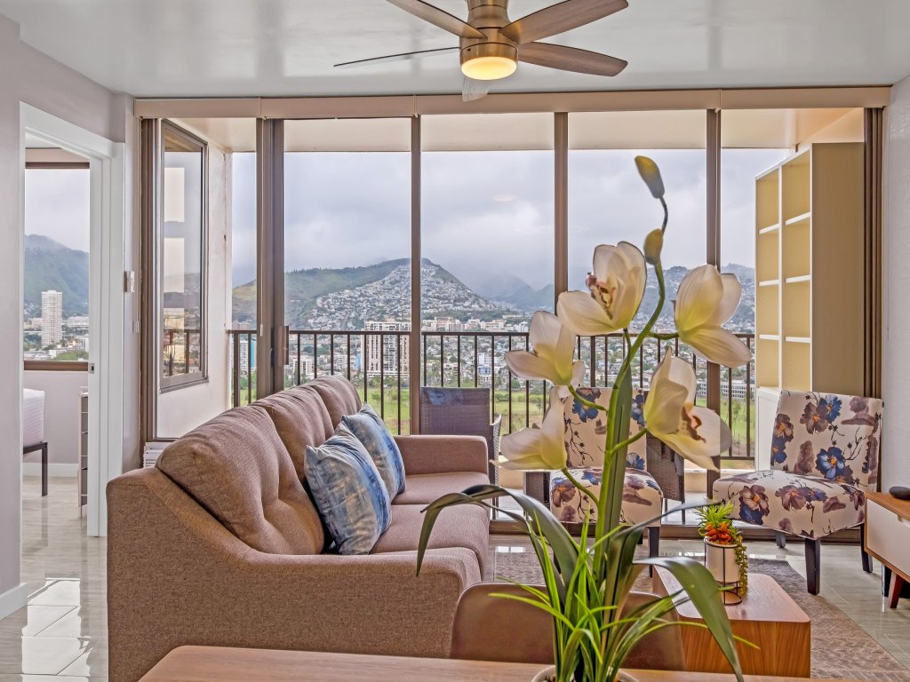 Newly Remodeled - 30th Floor Suite with EPIC Mountain Views Vacation Rental in Honolulu - RedAwning