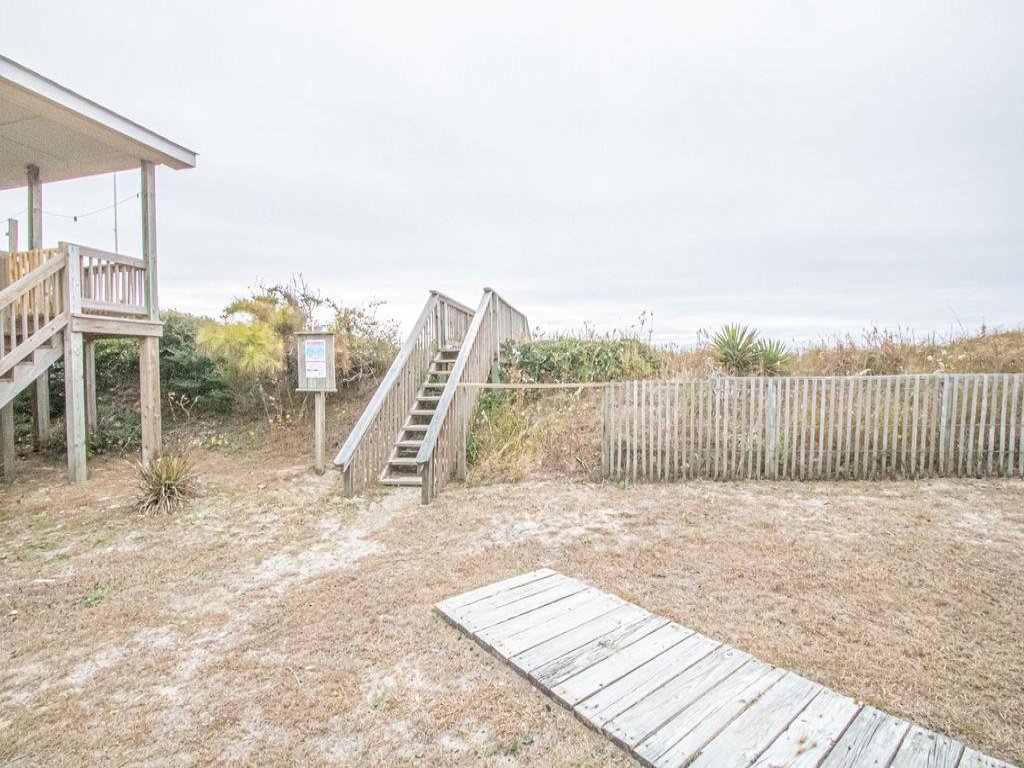The Captain's Quarters / 167 Ocean Blvd West Vacation Rental in Holden Beach - RedAwning