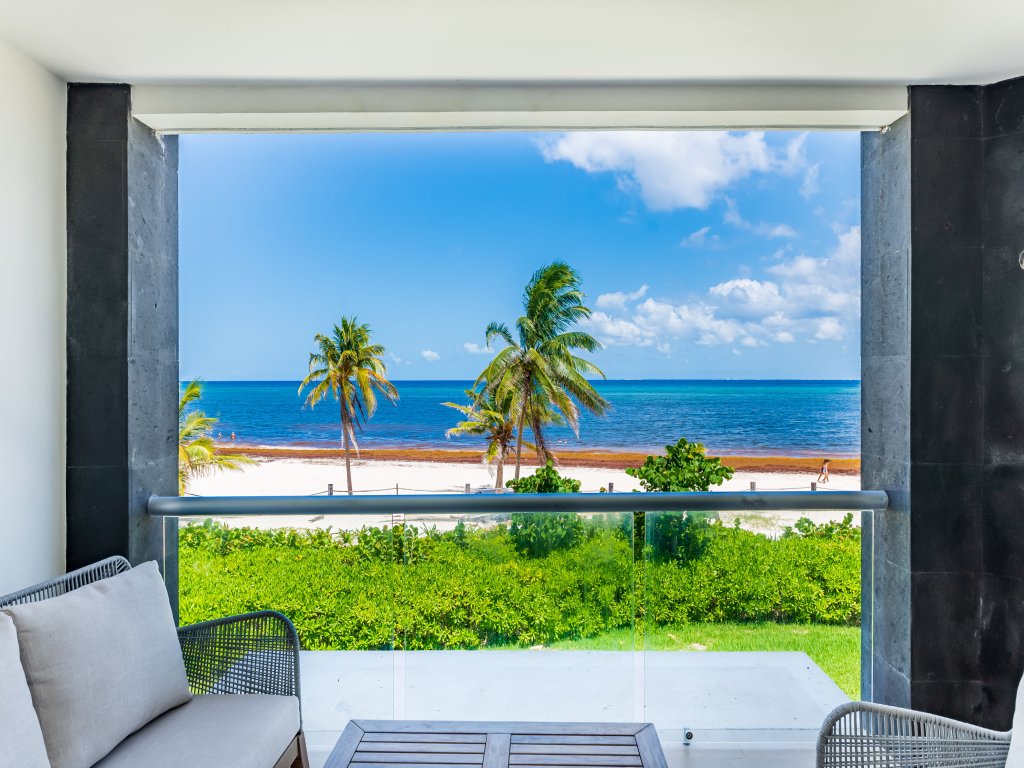 Gorgeous Ocean Front Apartment Casa Shell Vacation Rental - RedAwning