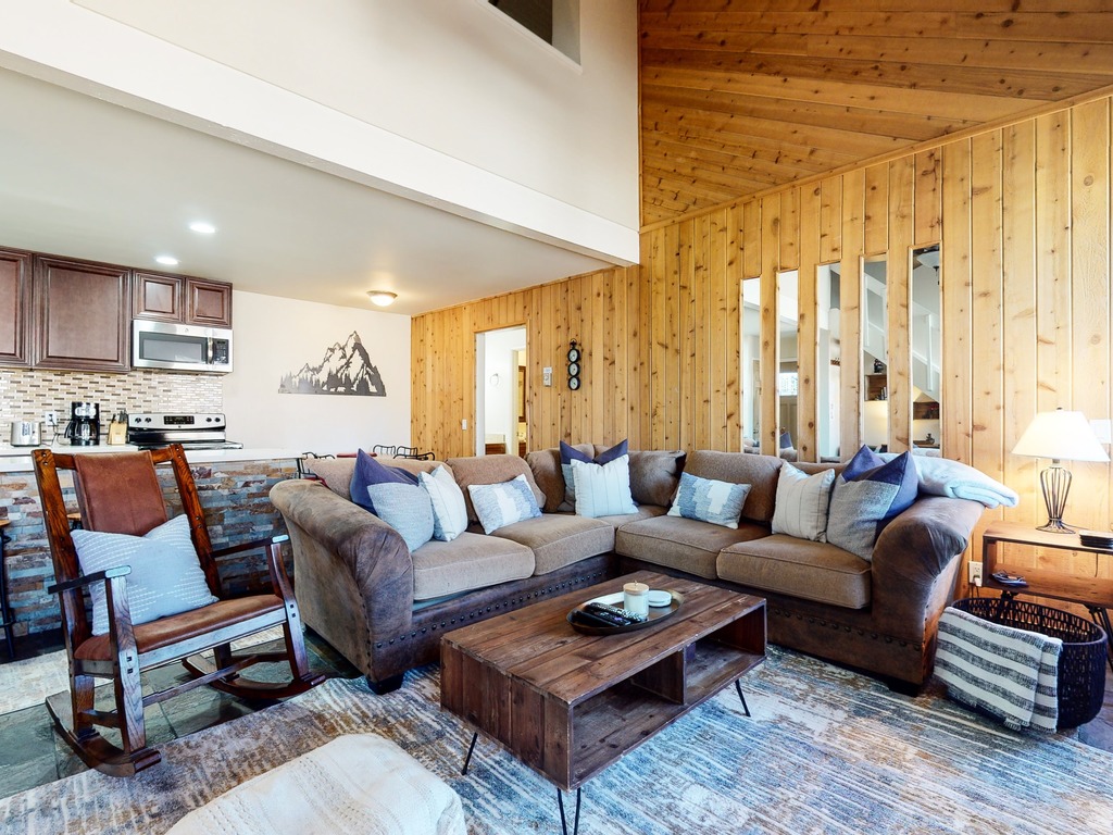 San Sierra 26 Pet-Friendly, Mountain Modern, Walk to The Village Vacation Rental in Mammoth Lakes - RedAwning