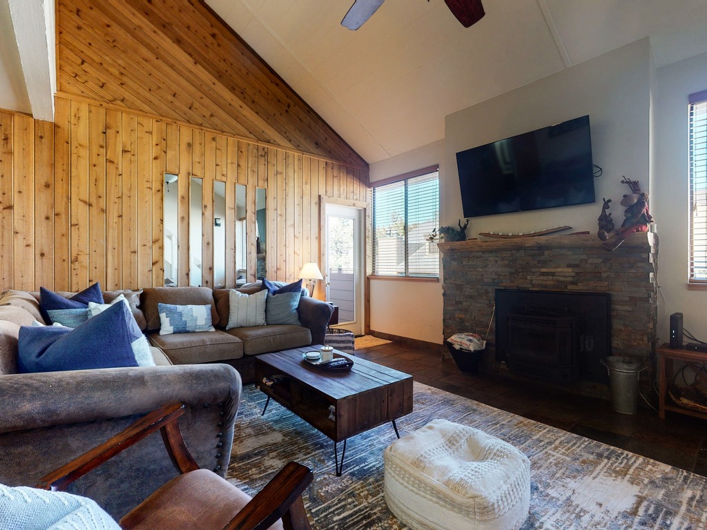 San Sierra 26 Pet-Friendly, Mountain Modern, Walk to The Village Vacation Rental in Mammoth Lakes - RedAwning