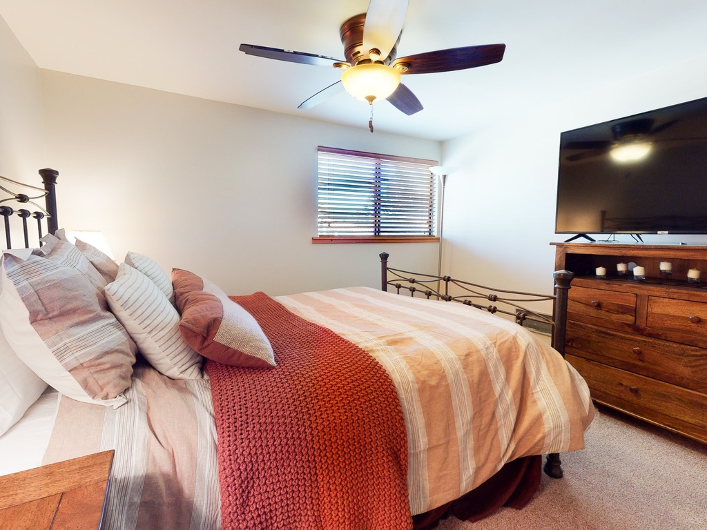 San Sierra 26 Pet-Friendly, Mountain Modern, Walk to The Village Vacation Rental in Mammoth Lakes - RedAwning