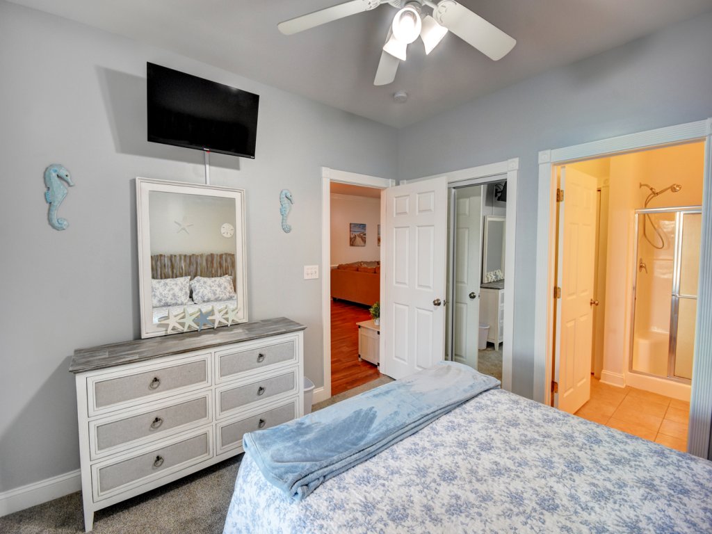 4827 Magnolia Lake Drive, 302 Vacation Rental in Myrtle Beach - RedAwning