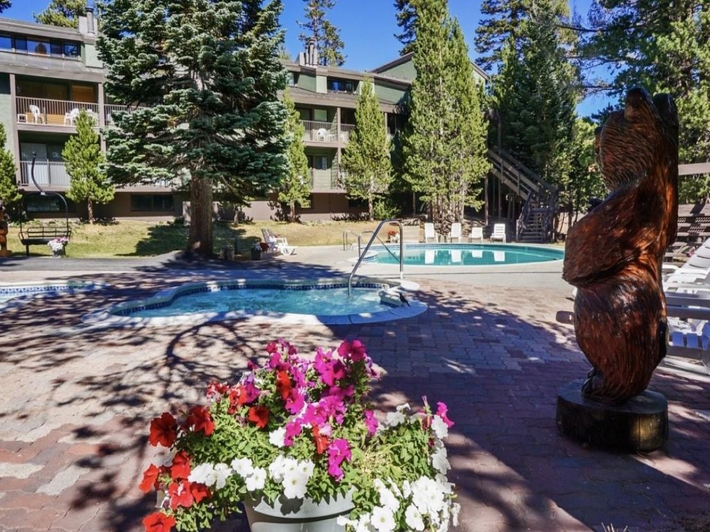#30 Woodland Mountain Retreat Vacation Rental in Mammoth Lakes - RedAwning